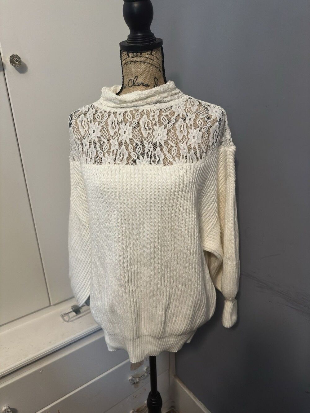 Women's XL Sweater White Laced Collar Romantic Holiday Christmas Dressy Chic